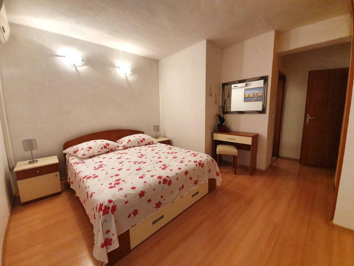 Apartmani Renata Brela Εξωτερικό φωτογραφία